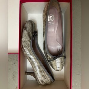 Ursula Mascaro - Ballet Pumps w Kitten Heel. Silver Grey snakeskin. W. US9/40